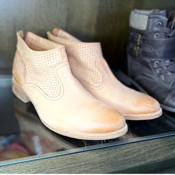 Johnston & Murphy ‘Vickie’ Bootie - Picture 7 of 8